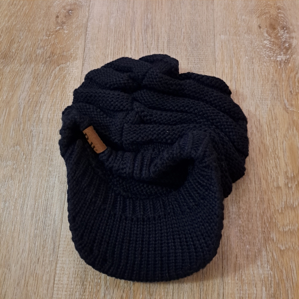 D.W. Ribbed Navy Blue Knit Hat Brim NWOT